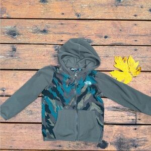 The North Face Kids Camouflage Hoodie - Green and Black 5T